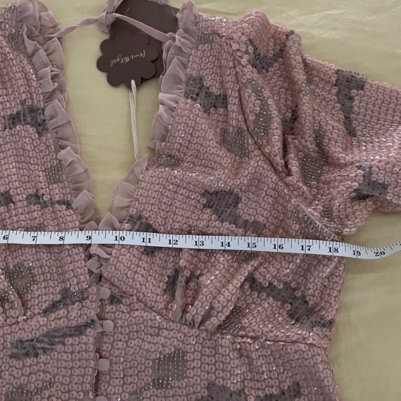 Anthropologie Girl sequined all over Top blush L party ocassion - Picture 10 of 13